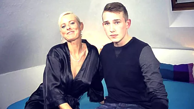 Ado Amateur, Fellation Small Dick, Branlette Espagnole, Gros Plan, Equitation, Dure Grosse Bite