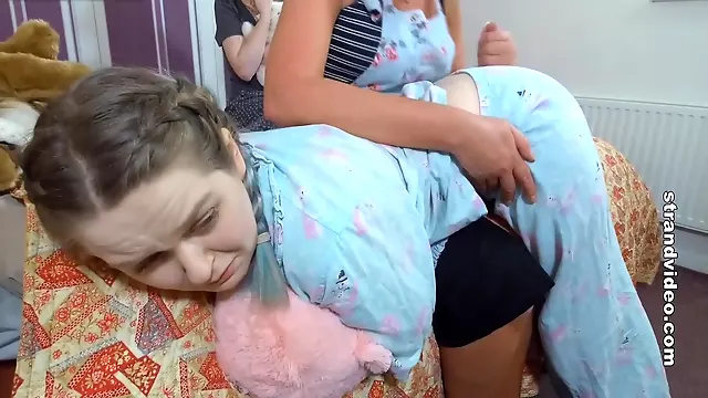 Nactileta Bdsm, Velke Prsa Placani, Parohač Bdsm, Zrale S Mladymi Lesbicky, Stare Mlade Lesby