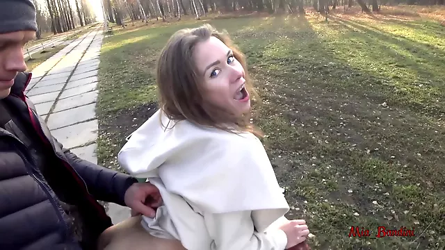 خودنما, پيرزن