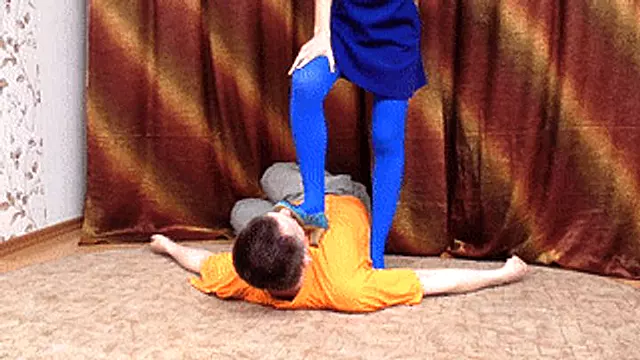 Adorable blonde lady sits right on the throat, vd014h 720p
