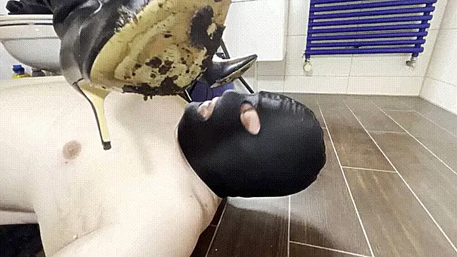 Stiefel Femdom, Stiefel Lecken, Stiefel Sklave, Fussfetisch, Fetisch Sklavin, Göttin Füße, Göttin Fußdominanz