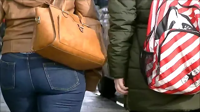Candid big ass teen in jeans and leather jacket