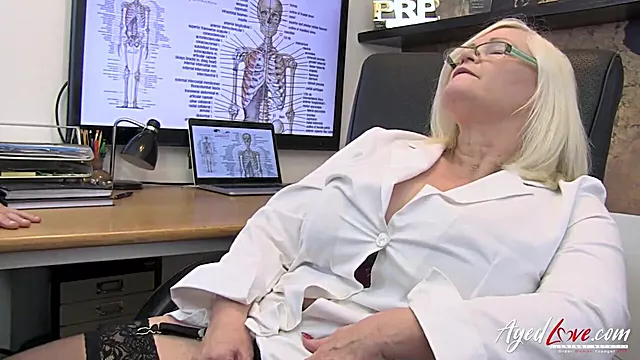 Bionda Matura Calze, Nonna Pompino, Succhia Cazzi Per Sodi, Granny Tettona Pompino, Dottore