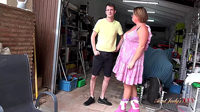 Busty Redhead Cougar Jojo Seduces The Mechanic
