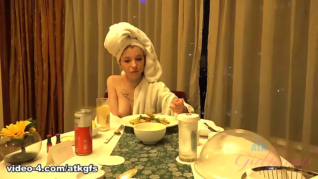 Sarışın Sakso, Sarışın Creampie, Ayak Ağza Sokma, Içine Boşalma, Genç Fetiş, Yaşlı Ayak Fetişi