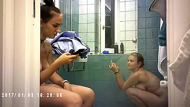 Amateur Badezimmer, Hiddenamateur, Hausgemachte Amateure, Versteckte Kamera Hausgemachtes Sexvideo