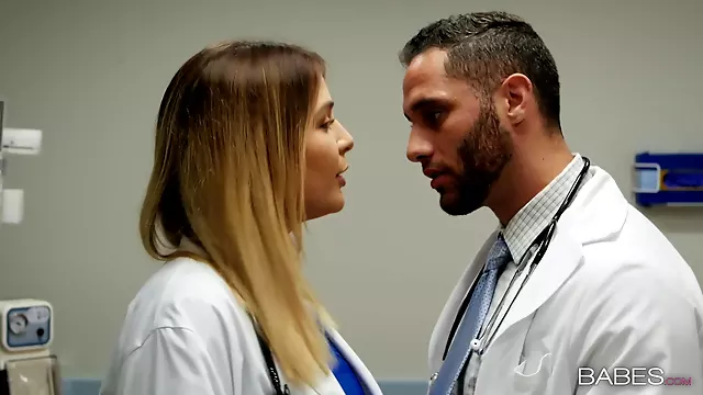 Kundička Zezadu, Doktor, Holení Penisu, Stále Si Kočička Prdeli, Holeni Kundy, Čurák V Prdeli