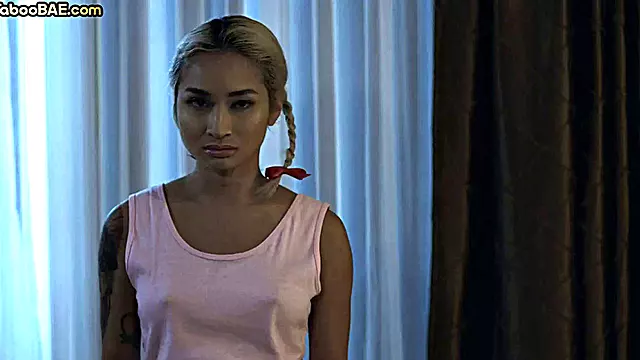 Ebony babe gets pussylicked by therapist