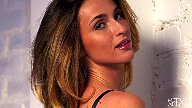 Loud Neighbors 2 - Cara Mell
