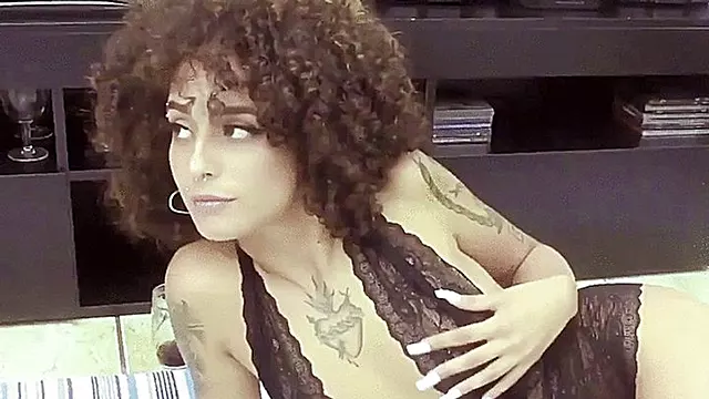Smoking Hot Lips Model Lorena Marlboro Red 100's Video 0014