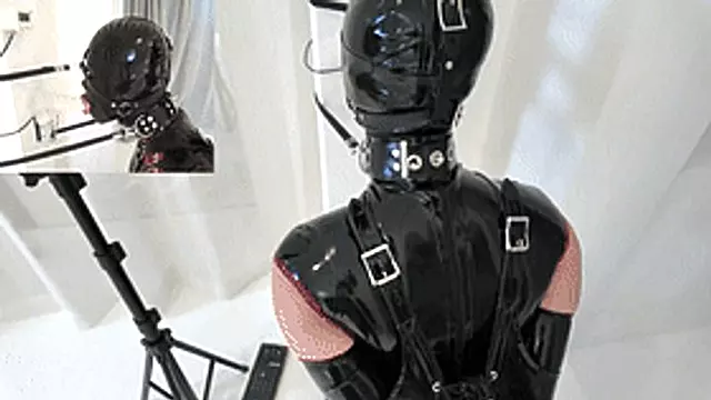 Svázaná Asiatka, Asiat Solo, Mladičke Asiatky, Svázaná Latex, Svázaný Vibrátor, Latexové Rukavice