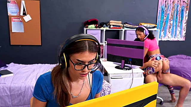Lina Love has a round ass and she is happy to fuck
