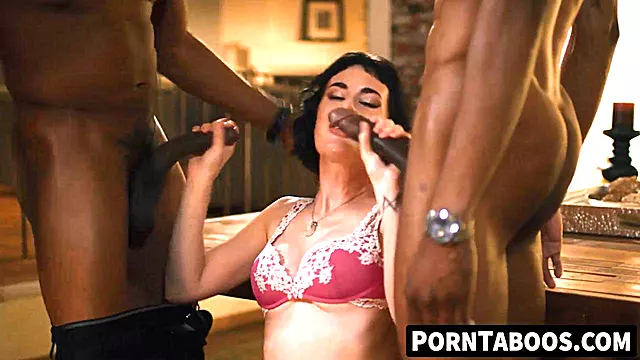 Trekantsex Storebryster, Blowjob I Munde, Kone Sutter Pik, Stive Bryster, Hustru Hård, Første Store Sorte Pik