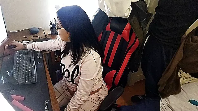Webcamer Sucking a User