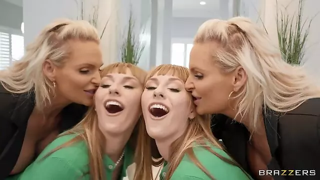 Stora Bröst Smiskar, Hot Blond Milf, Jättekuk I Tonåring, Sweey Angel, Blyg, Äldre Yngre Blyg