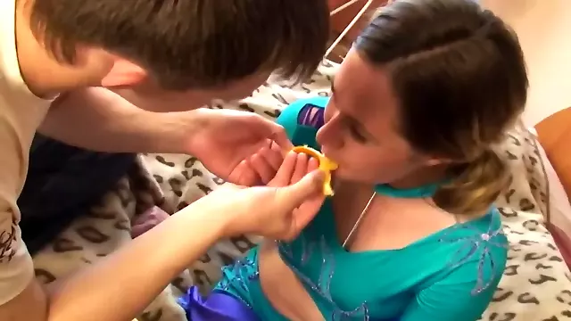 स्तन, छोटे चूंचे, किशोर छोटे स्तन, टाइनी टिट्स, मित्र