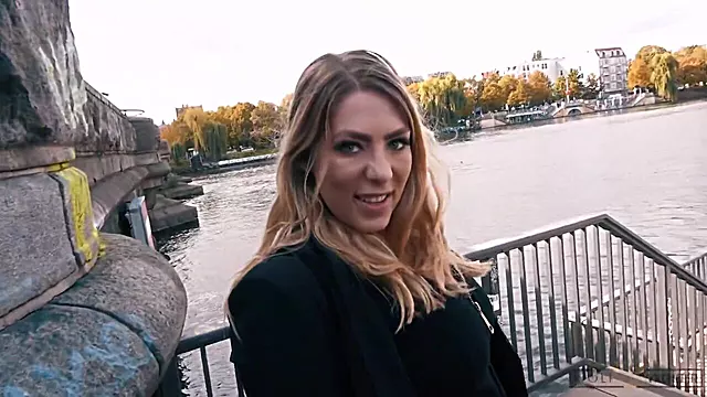 Veliki Kurac Razvaljuje, Velike Sise Ipicke, Sise Javno Sa Velikim Sisama Si, Plavusa, Tetovirana Plavuša