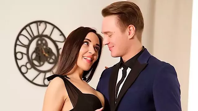 ساک زدن اماتور, داگی آماتور, ساک زدن کیر بزرگ, سینه بزرگ طبیعی جوانان, ساک زدن, کشتی کج سکس