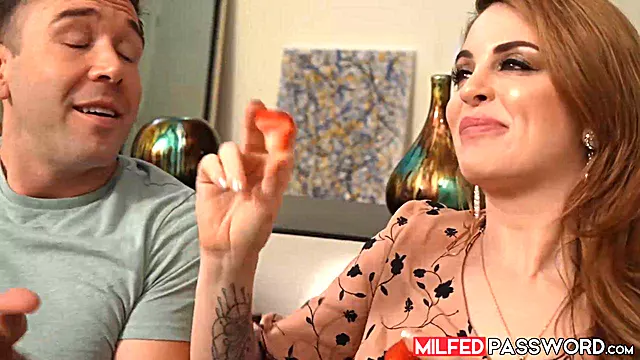 Er Wichst Seinen Schwanz, Wixen Und Abspritzen, Von Hinten, Pussy Fingern Und Lecken, Milf Fingert