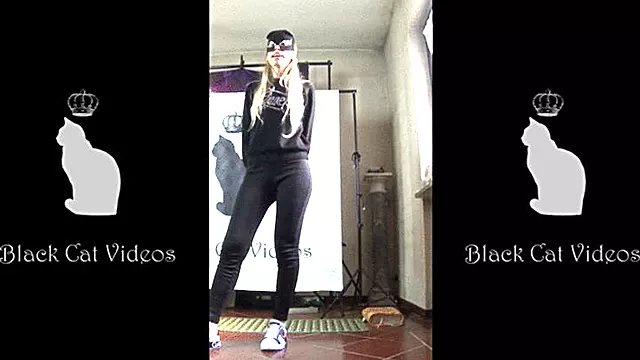 Dans Blonde, Fetish Picioare Cu Blonde, Tocuri Blonda, Fetish Picior Dominatie, Foot Domina