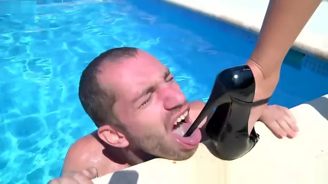 Piedi Grezzi, Piedi Femdom, Rude Femdom, Piedini, Piedi Fetish