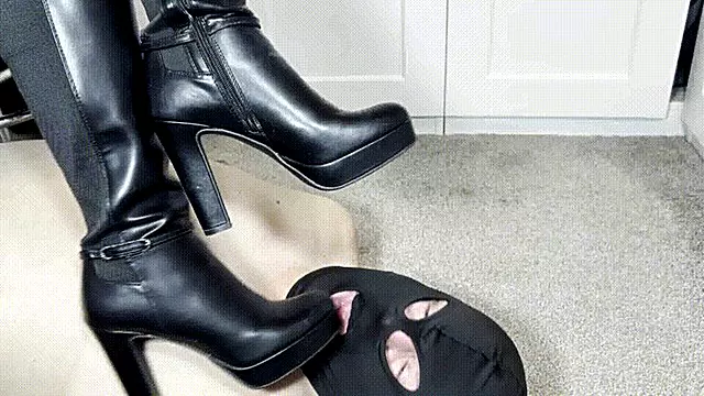 Stiefel Femdom, Fuß Domina, Schmerzende Füsse, Fuss Sklave, Heels Dominations, Fersen, Tramplimg Heels