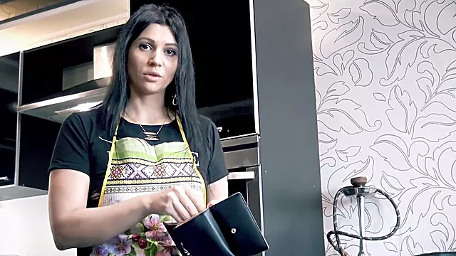 Máma Anál, Mama