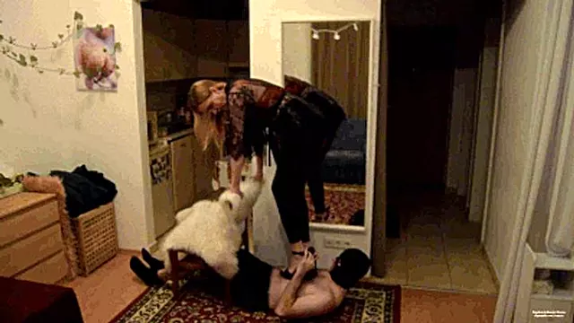 Kvindelig Dmoinans, Femdom Dominans, Feet Dominans, Femdom Kvindelig, Fødder, Lodder