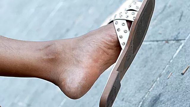 Nahaufnahme Füsse, Dangle Feet, Fussfetisch, Heiße Fußfetisch, Füße, Fuss Sohlen Ficken, Alt Fussfetisch