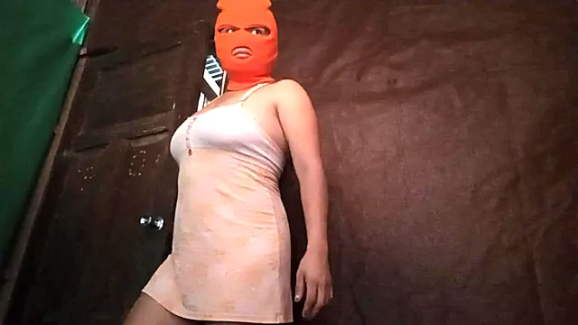 Stepsister Starts with Her First Homemade Porn Video, Her Tits and Buttocks Beg for Sex