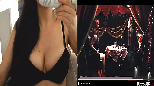 Meuf Se Baise Le Cul En Solo, Solos Hd, Gros Seins Exterieur, Ejaculer Entre Ses Gros Seins