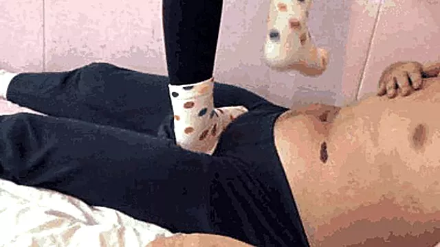 Wearing socks belly trampling YCTD12042101