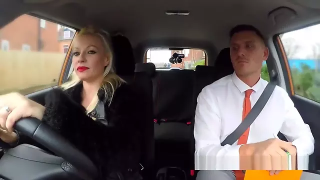 Branlette Espagnole En Voiture, Blonde Enormes Seins, Milfs Blondes, Pipe Nichons, Milf Gros Seins