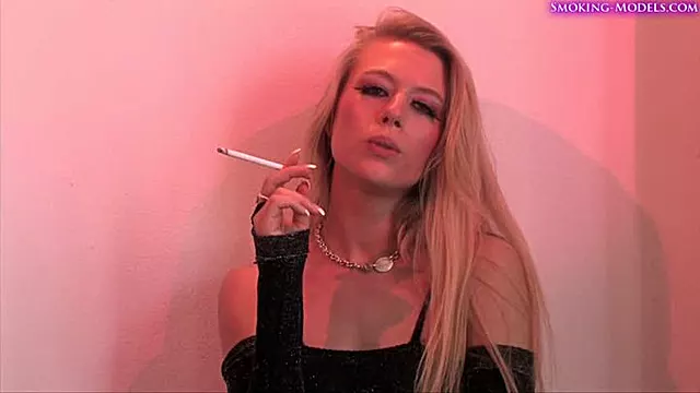 Michelle Moist smokes menthol corks 120 s