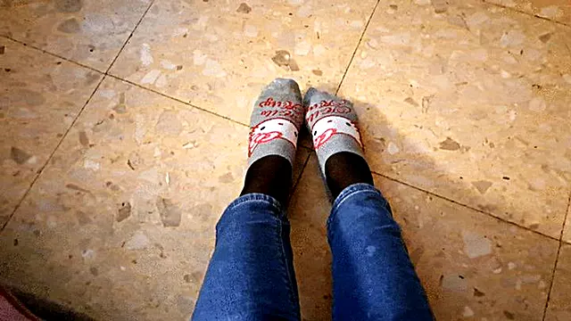 FLEXING THE HELLO KITTY SOCKS