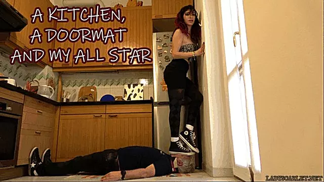 LADY SCARLET - A KITCHEN, A DOORMAT AND MY ALL STARS hd