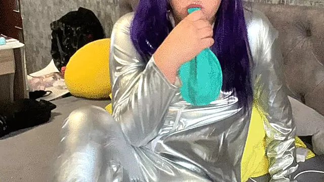 Val in silver costome poping balloons