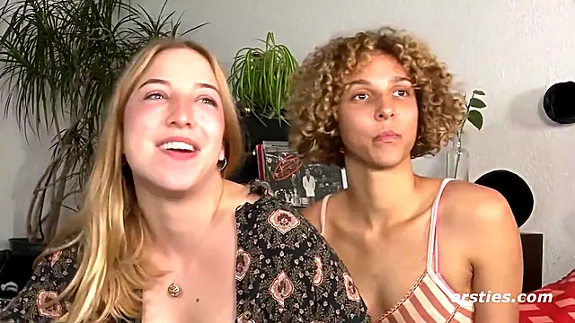 Geile Blondine Aus Suddeutschland Wird Ganz Schon Von Freundin Verwohnt