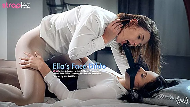 Lesbe Babe, Brünette Mit Strümpfe, Fetisch Dildo, Gesicht Pussy Lecken, Lesben Gesichtsitzen