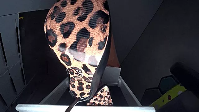 Gewölbte Füße, Dangle Feet, Füsse High Heels, Fussfetisch, Füsse Handjob, Heels Fetisch, Leder Fetisch