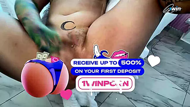 Eigen Lul In Eigen Kont, Alleen Kont Vrouw, Pik Tussen Borste, Lul Piercing, Vrouwen Met Piemels