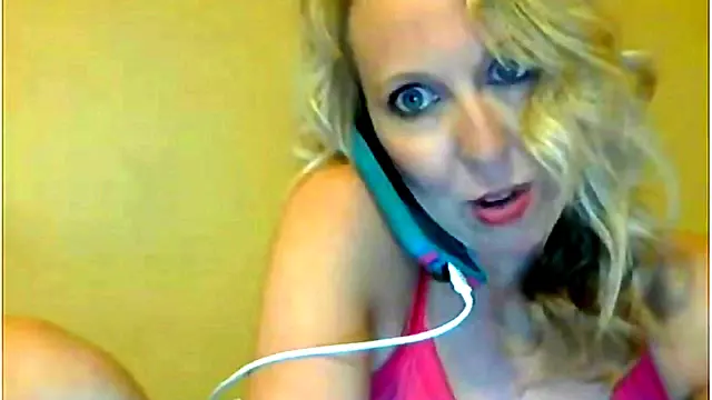 Blond Milf, Hot Blondr, Blond Striptease, Webcam Blond, Webcam Chatroulette, Milf Webbkamera