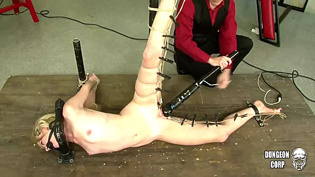 تنبیه بدنی, Bdsm بلوند, بانداژ اسباب باز