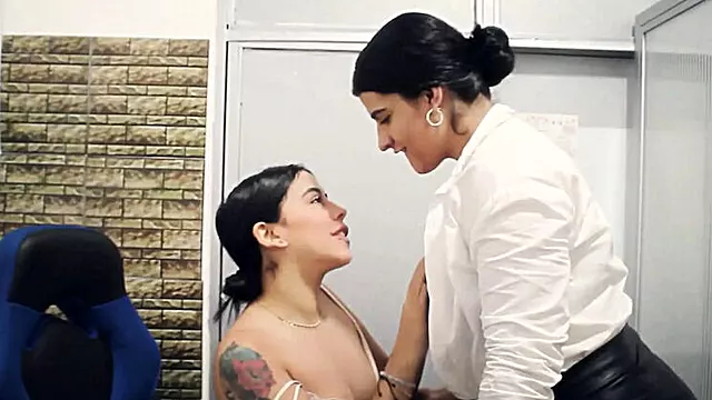 Ufficio Amatoriale, Lesbiche Tettone E Culone, Cum Tette, Sborrata Tette Milf, Sborrata Nella Figa