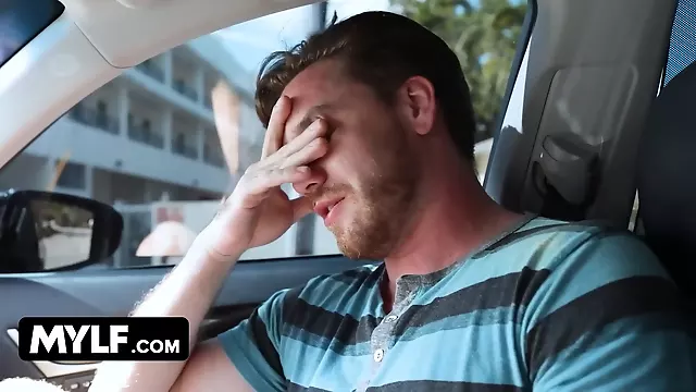 Dev Memeli Porno, Üvey Anne Sakso, Topuklu Ayakkabı Boşalma, Cum Hair, Dev Memelerin Üstüne Boşalma