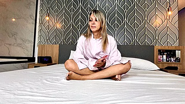 The grand return of Bruna Paes!! Fart massage by Bruna Paes and Melissa Ramos Cam Babi