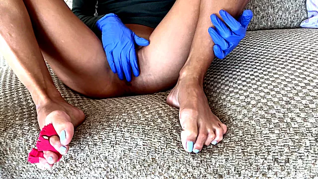 Asian Fotze, Asian Muskeln, Asian Sperma, Fuß In Muschi, Füsse Hausgemacht, Fussjob Spermien