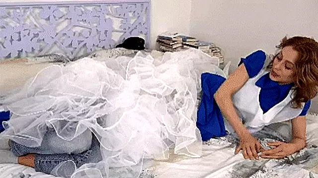 Enorme, Versão Móvel, Saia