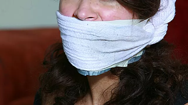 본디지 로프, 양말 본디지, 가랑이 로프, 더블플레이 스타킹, 스타킹 입막음, 양말, 여자, 여자팬티스타킹, 속박 테이핑, 스타킹 찣기
