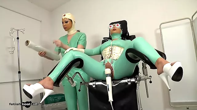 Bdsm Milf Gefesselt, Bdsm Klinik, Domina Klinik, Latex Klinik, Lesben Klinik, Lesben Femdom